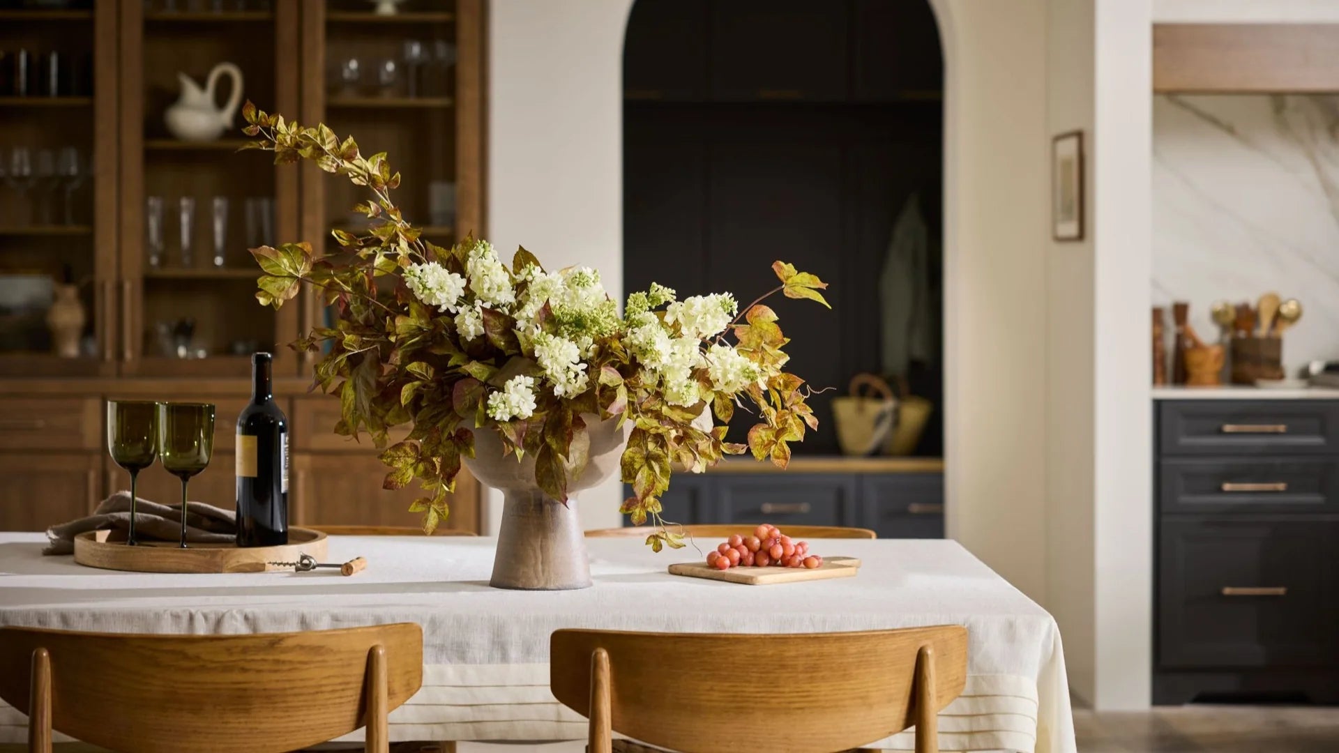 03_TRG_Grape-Ivy-Lilacs_Everyday-Blooming_Dining_2024_881ce173-4128-43f1-baf2-4bf44b854ca5.webp